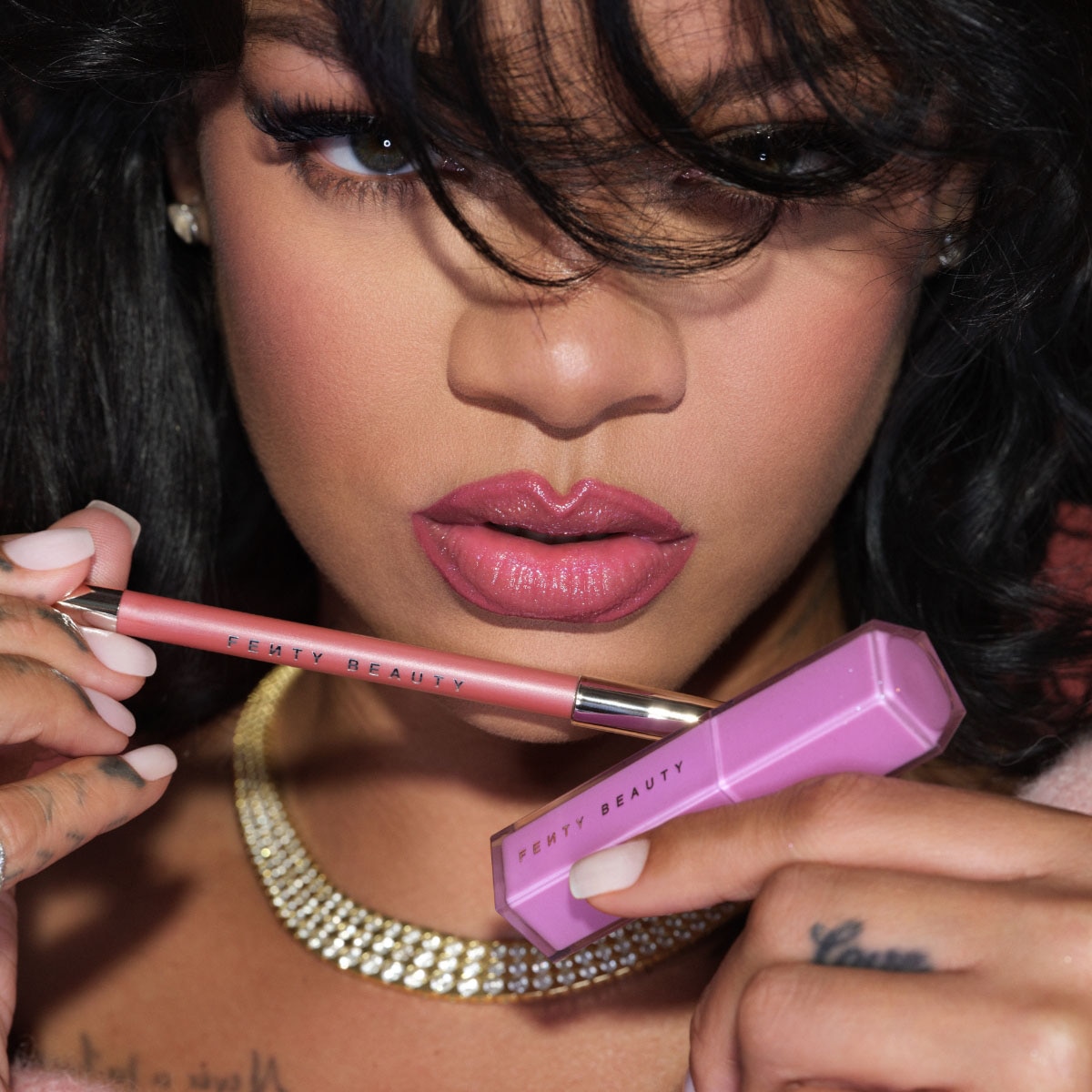 GLOSS BOMB STIX SHIMMER (LABIAL CON ACABADO BRILLOSO)